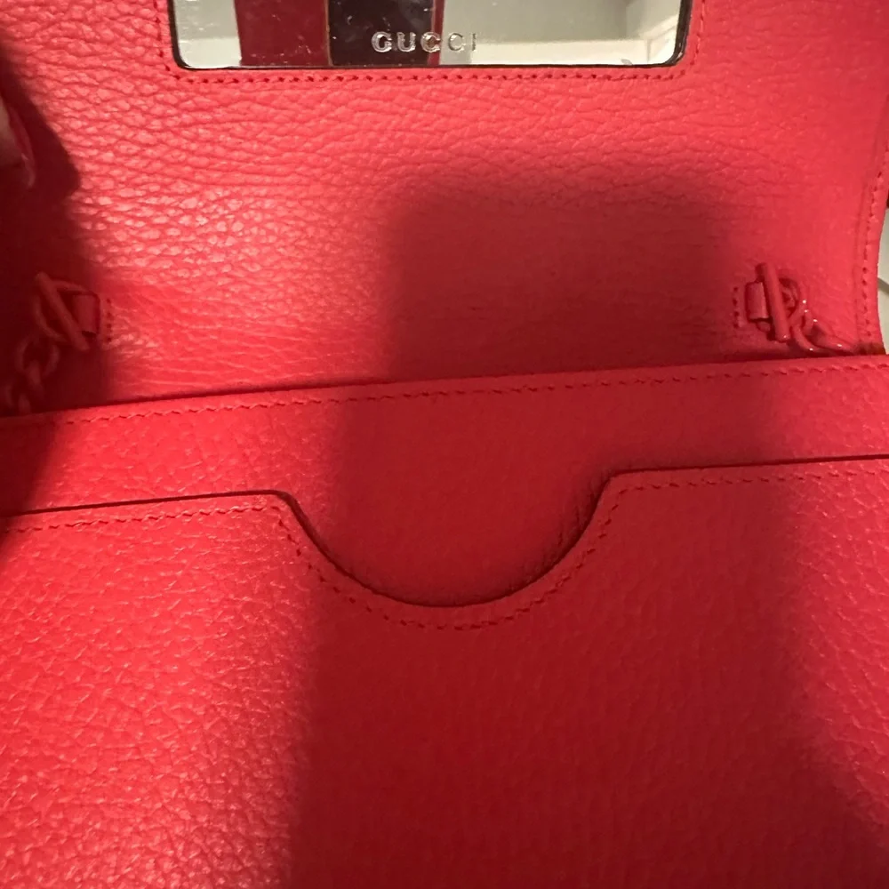Gucci marmont chain bag.
7.87 inches x 4.92 in x 1.57 inches - Picture 5 of 7